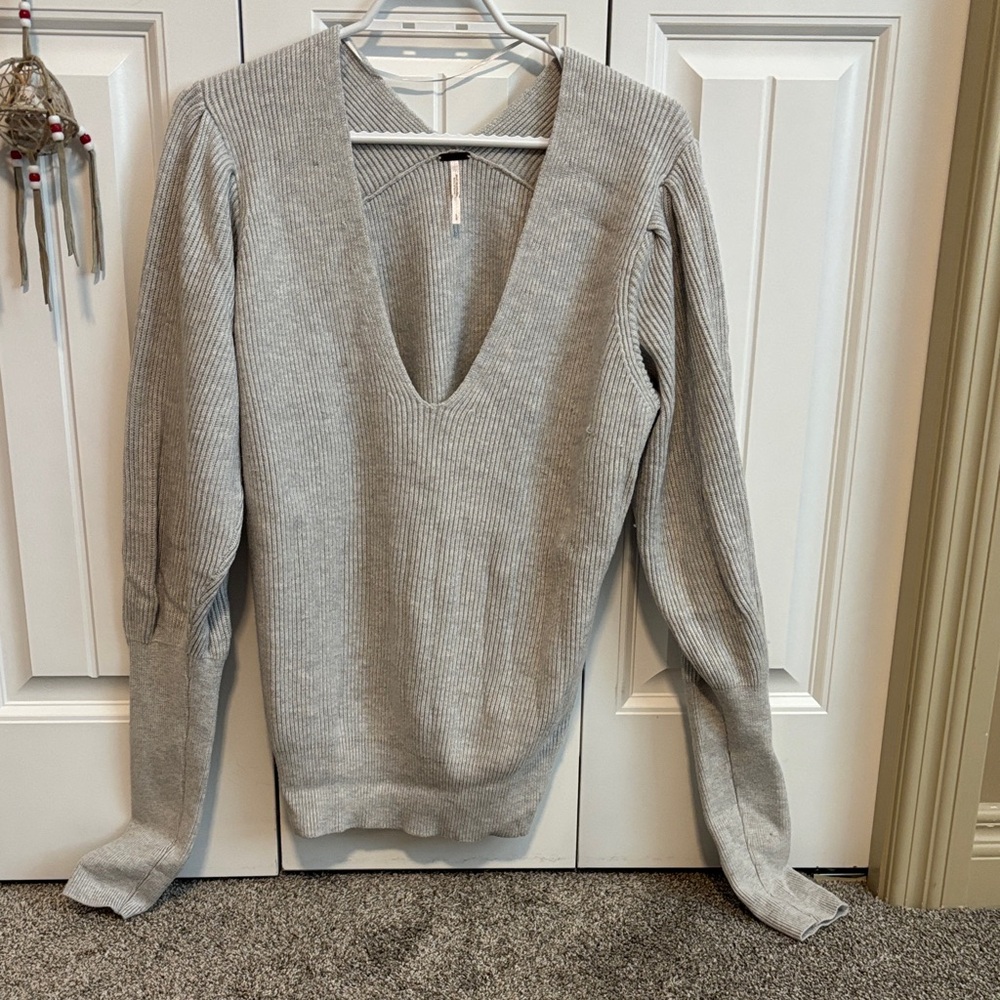 Y15 Free People Light Gray V-Neck Sweater